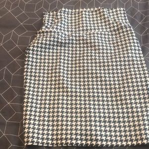 Straight houndstooth skirt